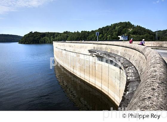 LA BARRAGE DE BORT LES ORGUES,  HAUTE VALLEE DE LA DORDOGNE,   CORREZE. (19F04839.jpg)