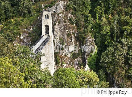 VIADUC DES ROCHERS NOIRS, HAUTE  VALLEE DE LA DORDOGNE, CORREZE. (19F05223.jpg)