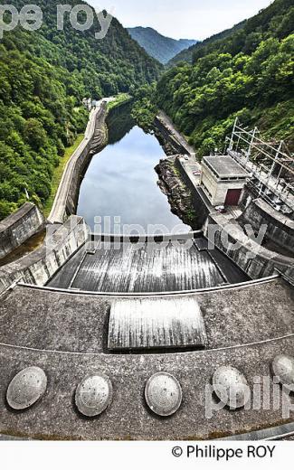 BARRAGE DU CHASTANG,  HAUTE  VALLEE DE LA DORDOGNE, XAINTRIE, CORREZE. (19F05227.jpg)