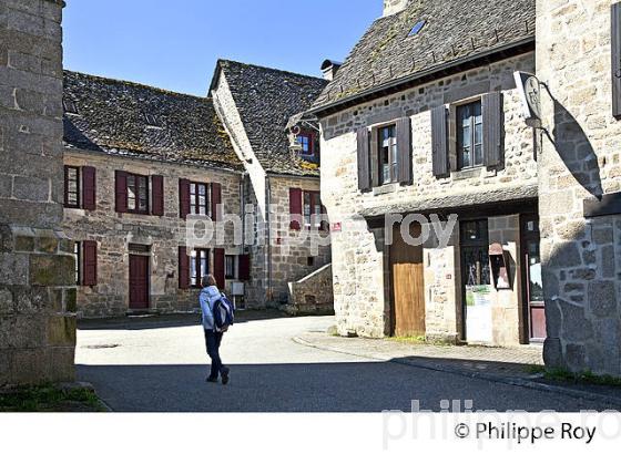 VILLAGE DE AURIAC, XAINTRIE,  HAUTE  VALLEE DE LA DORDOGNE,  CORREZE. (19F05437.jpg)