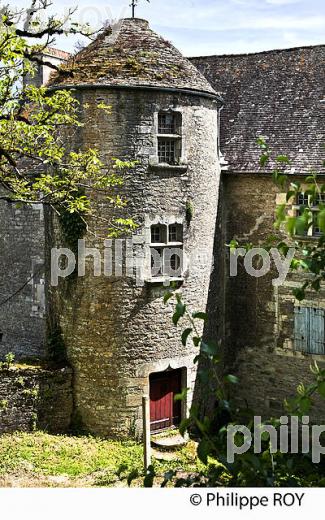 VILLAGE PERCHE DE TURENNE,   CORREZE, LIMOUSIN. (19F06332.jpg)