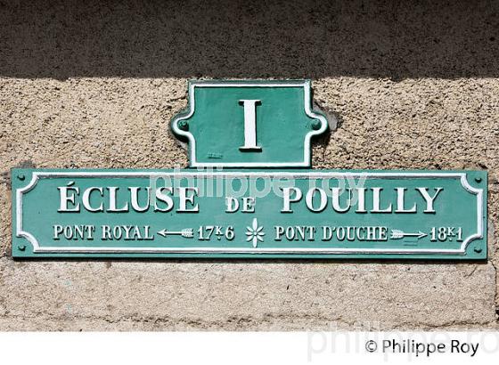 LA VOUTE DE POUILLY, TOURISME FLUVIAL SUR LE CANAL DE BOURGOGNE, COTE D' OR. (21F00116.jpg)