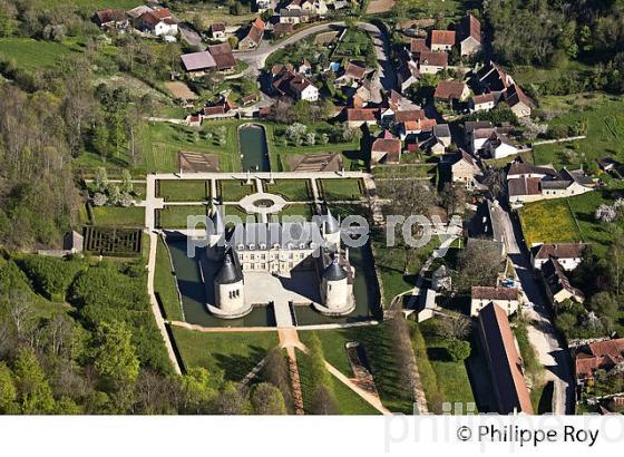 CHATEAU DE BUSSY-RABUTIN,    VALLEE DE L' ARMANCON, CANAL DE BOURGOGNE, COTE D' OR, FRANCE. (21F00503.jpg)