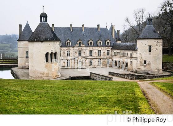 CHATEAU DE BUSSY-RABUTIN,    VALLEE DE L' ARMANCON, CANAL DE BOURGOGNE, COTE D' OR, FRANCE. (21F00505.jpg)