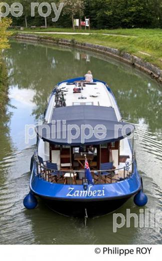 ECLUSE SAINT REMY, TOURISME FLUVIAL SUR LE CANAL DE BOURGOGNE. (21F00617.jpg)