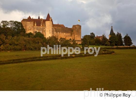 CHATEAU DE CHATEAUNEUF EN AUXOIS,  CANAL DE BOURGOGNE,  COTE D' OR. (21F00714.jpg)