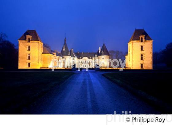 CHATEAU DE COMMARIN, POUILLY EN AUXOIS, BOURGOGNE. (21F00719.jpg)