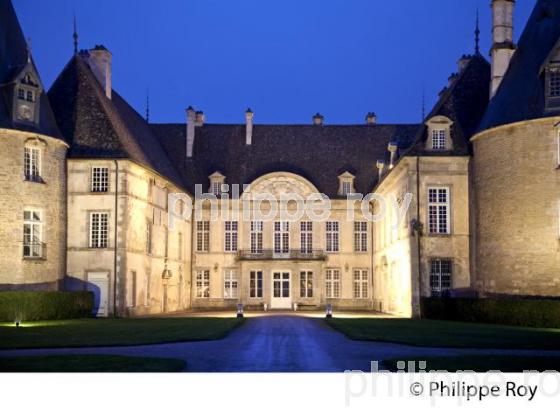 CHATEAU DE COMMARIN, POUILLY EN AUXOIS, BOURGOGNE. (21F00721.jpg)