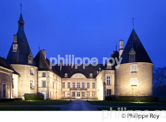 CHATEAU DE COMMARIN, POUILLY EN AUXOIS, BOURGOGNE. (21F00722.jpg)