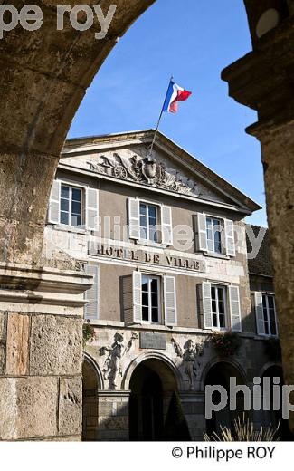 LA VILLE DE BEAUNE,  BOURGOGNE, COTE D' OR. (21F01132.jpg)