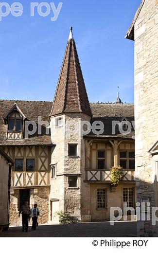 HOTEL DES DUCS DE BOURGOGNE, MUSEE DU VIN,  BEAUNE, COTE D' OR , BOURGOGNE. (21F01318.jpg)