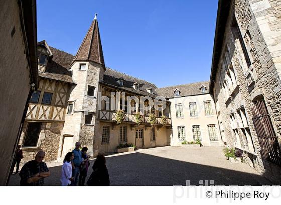 HOTEL DES DUCS DE BOURGOGNE, MUSEE DU VIN,  BEAUNE, COTE D' OR , BOURGOGNE. (21F01321.jpg)