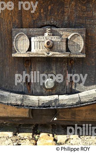 CHATEAU DE POMMARD, COTE DE BEAUNE, VINS DE BOURGOGNE, COTE D' OR. (21F01510.jpg)