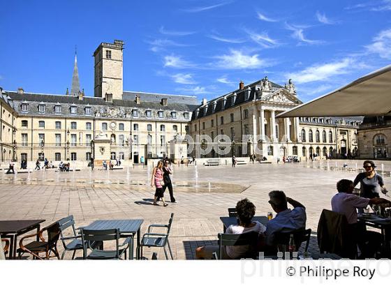 PLACE DE LA LIBERATION ET PALAIS DES DUCS DE BOURGOGNE, VIEILLE VILLE DE DIJON, COTE D' OR, BOURGOGNE. (21F03528.jpg)