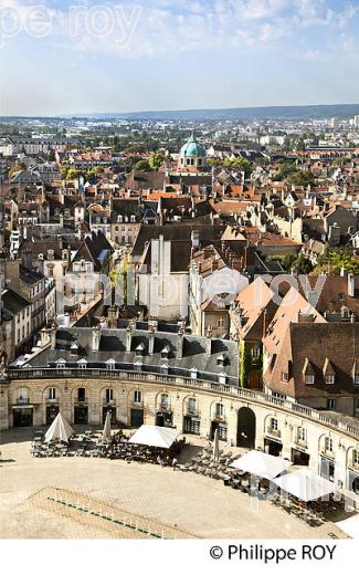 TOUR PHILIPPE LE BON, PALAIS DES DUCS DE BOURGOGNE,  VIEILLE VILLE DE DIJON , BOURGOGNE. (21F03636.jpg)