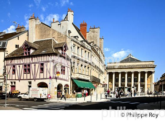 LA PLACE DU  THEATRE, VIEILLE VILLE DE  DIJON, COTE D' OR, BOURGOGNE. (21F03705.jpg)
