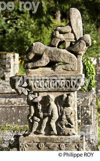 SCULPTURE SUR GRANIT, LES MACONS DE LA CREUSE, GENTIOUX, CREUSE, LIMOUSIN. (23F00333.jpg)