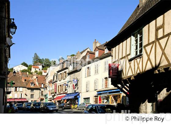 LA VIEILLE VILLE DE AUBUSSON, CREUSE, LIMOUSIN. (23F00729.jpg)