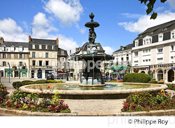 FONTAINE, PLACE BONNYAUD,   GUERET, CREUSE, LIMOUSIN. (23F01039.jpg)