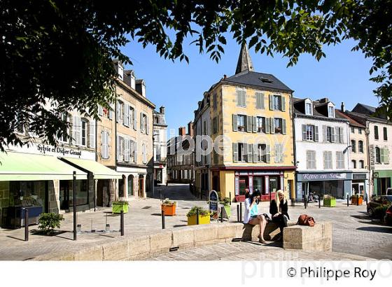 PLACE DU MARCHE,   GUERET, CREUSE, LIMOUSIN. (23F01129.jpg)