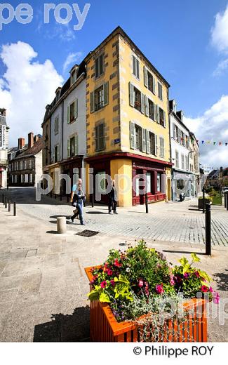 PLACE DU MARCHE,   GUERET, CREUSE, LIMOUSIN. (23F01131.jpg)