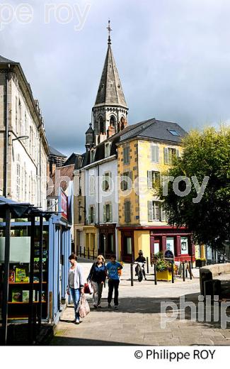 PLACE DU MARCHE,   GUERET, CREUSE, LIMOUSIN. (23F01134.jpg)