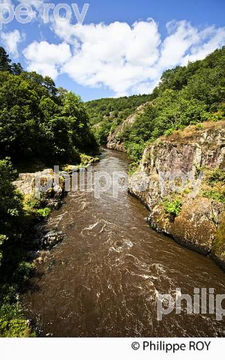 LA CREUSE, ANZEME, VALLEE DES PEINTRES,  CREUSE,  LIMOUSIN. (23F01339.jpg)