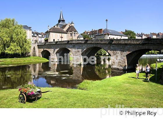 LA CREUSE ET VILLAGE DE LA CELLE DUNOISE, VALLEE DES PEINTRES, (23F01438.jpg)