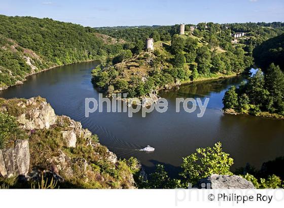 CHATEAU DE CROZANT, VALLEE DES PEINTRES,  CREUSE,  LIMOUSIN. (23F01716.jpg)