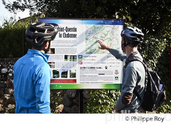 CYCLOTOURISME, SAINT QUENTIN LA CHABANNE, CREUSE, LIMOUSIN. (23F02915.jpg)