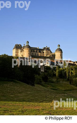 CHATEAU DE HAUTEFORT, VALLEE DE L' AUVEZERE, PERIGORD NOIR, DORDOGNE. (24F01228.jpg)