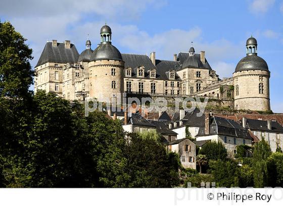 CHATEAU DE HAUTEFORT, VALLEE DE L' AUVEZERE, PERIGORD NOIR, DORDOGNE. (24F01234.jpg)