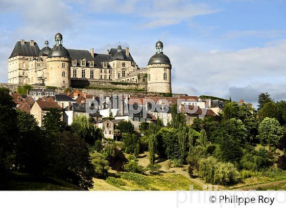 CHATEAU DE HAUTEFORT, VALLEE DE L' AUVEZERE, PERIGORD NOIR, DORDOGNE. (24F01236.jpg)