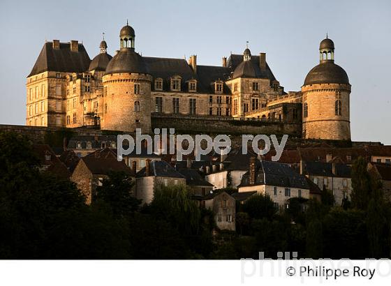 CHATEAU DE HAUTEFORT, VALLEE DE L' AUVEZERE, PERIGORD NOIR, DORDOGNE. (24F01240.jpg)