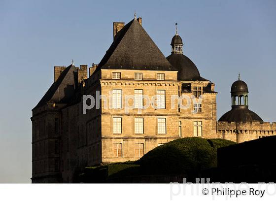 CHATEAU DE HAUTEFORT, VALLEE DE L' AUVEZERE, PERIGORD NOIR, DORDOGNE. (24F01302.jpg)