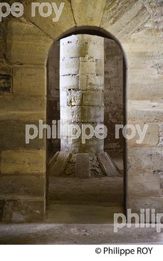 CHATEAU DE HAUTEFORT, VALLEE DE L' AUVEZERE, PERIGORD NOIR, DORDOGNE. (24F01319.jpg)