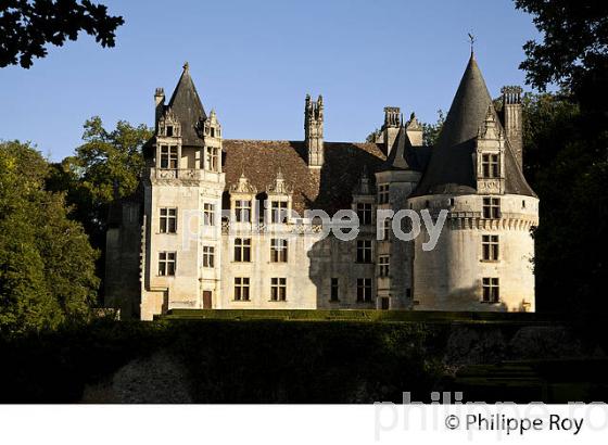 CHATEAU DE PUYGUILHEM,  VILLARS, PERIGORD VERT, DORDOGNE, FRANCE. (24F01939.jpg)