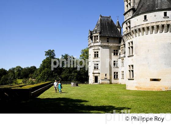 CHATEAU DE PUYGUILHEM,  VILLARS, PERIGORD VERT, DORDOGNE, FRANCE. (24F02004.jpg)