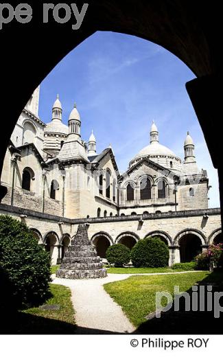 CATHEDRALE SAINT FRONT , PERIGUEUX , PERIGORD BLANC, DORDOGNE, FRANCE (24F02305.jpg)