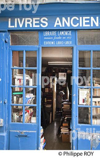 LIBRAIRIE LAMONGIE, PERIGUEUX , PERIGORD BLANC, DORDOGNE, FRANCE (24F02339.jpg)