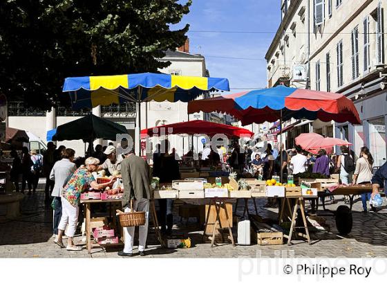 LE MARCHE DE PERIGUEUX , PERIGORD BLANC, DORDOGNE, FRANCE (24F02609.jpg)