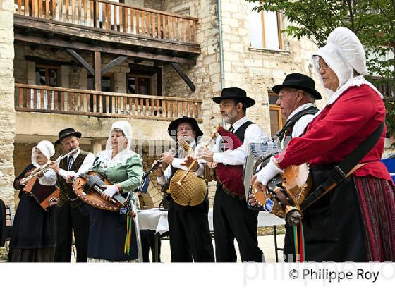 FOLKLORE PERIGOURDIN, PERIGUEUX , PERIGORD BLANC, DORDOGNE, FRANCE (24F02630.jpg)