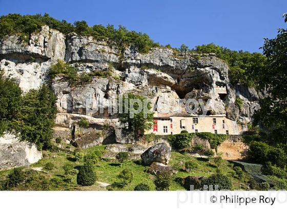 MAISON FORTE DE REIGNAC, HABITAT TROGLODYTIQUE, VALLEE DE LA VEZERE, PERIGORD NOIR. (24F02931.jpg)