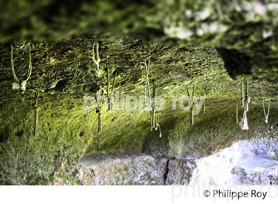 HABITAT TROGLODYTIQUE, ROQUE SAINT CHRISTOPHE, VALLEE DE LA VEZERE, PERIGORD NOIR. (24F03016.jpg)