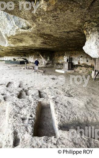 HABITAT TROGLODYTIQUE, ROQUE SAINT CHRISTOPHE, VALLEE DE LA VEZERE, PERIGORD NOIR. (24F03022.jpg)