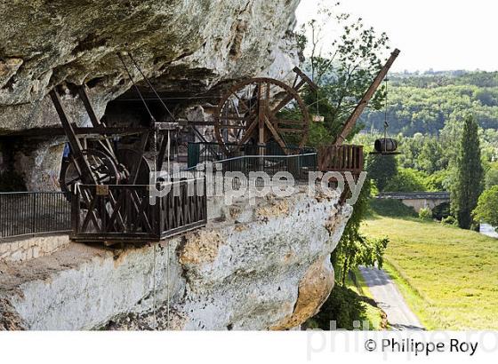 HABITAT TROGLODYTIQUE, ROQUE SAINT CHRISTOPHE, VALLEE DE LA VEZERE, PERIGORD NOIR. (24F03025.jpg)