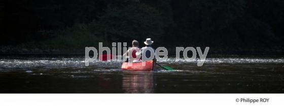 DESCENTE DE LA DORDOGNE EN CANOE, PERIGORD NOIR. (24F03822.jpg)