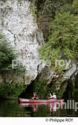 DESCENTE DE LA DORDOGNE EN CANOE, PERIGORD NOIR. (24F03834.jpg)