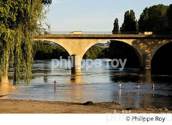 PLAGE ET PONT DE LIMEUIL, PERIGORD NOIR, DORDOGNE, FRANCE (24F04723.jpg)