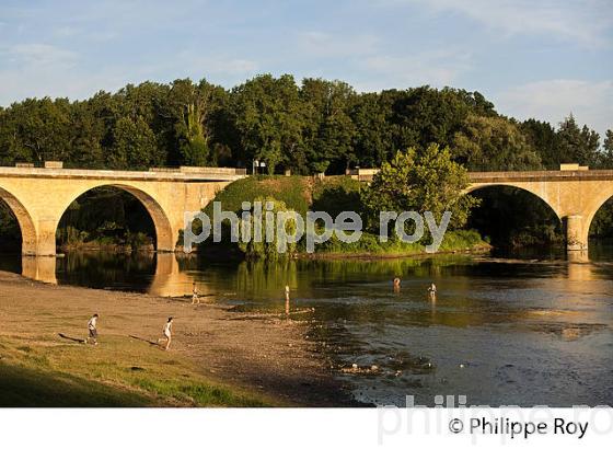 PLAGE ET PONTS DE LIMEUIL, PERIGORD NOIR, DORDOGNE, FRANCE (24F04724.jpg)